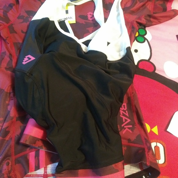 SOLD Womens cycling kit - Picture 3 of 8